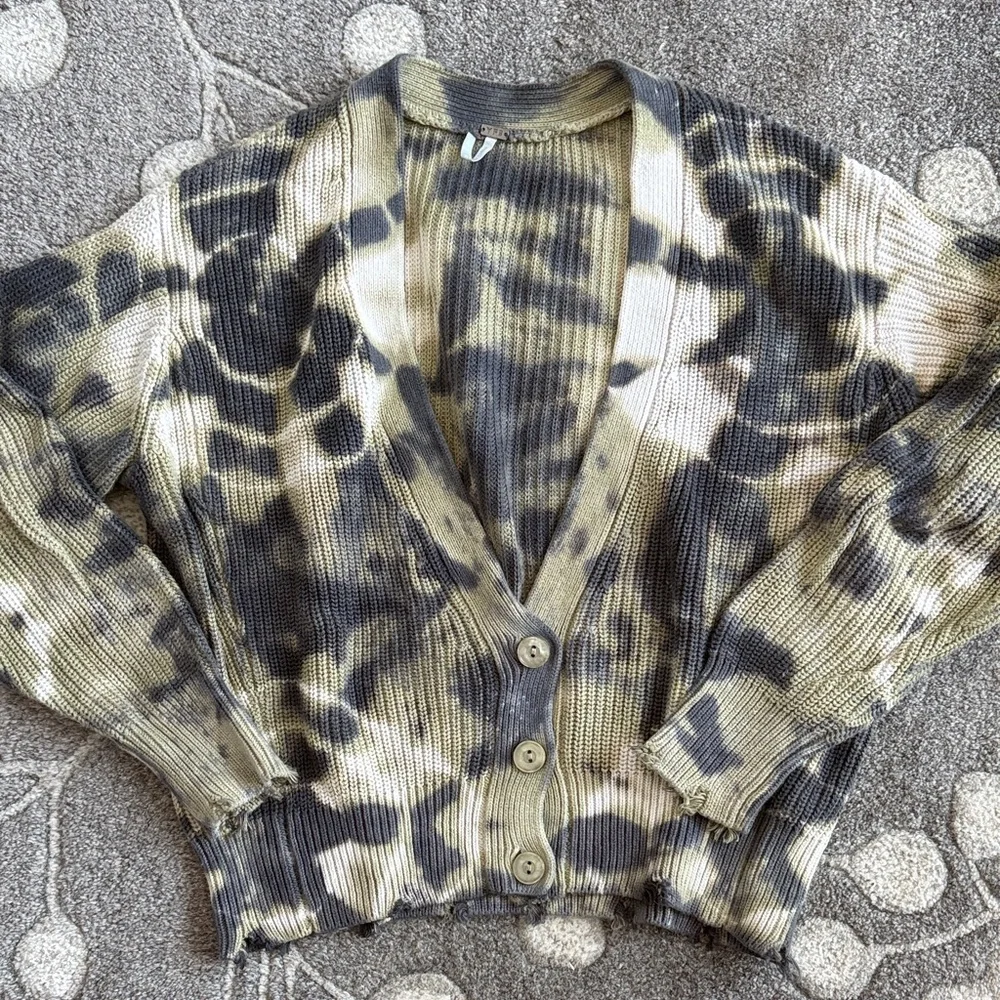 YOUNG FABULOUS & BROKE Stylish Tie-Dye Button-Up Women Sweater